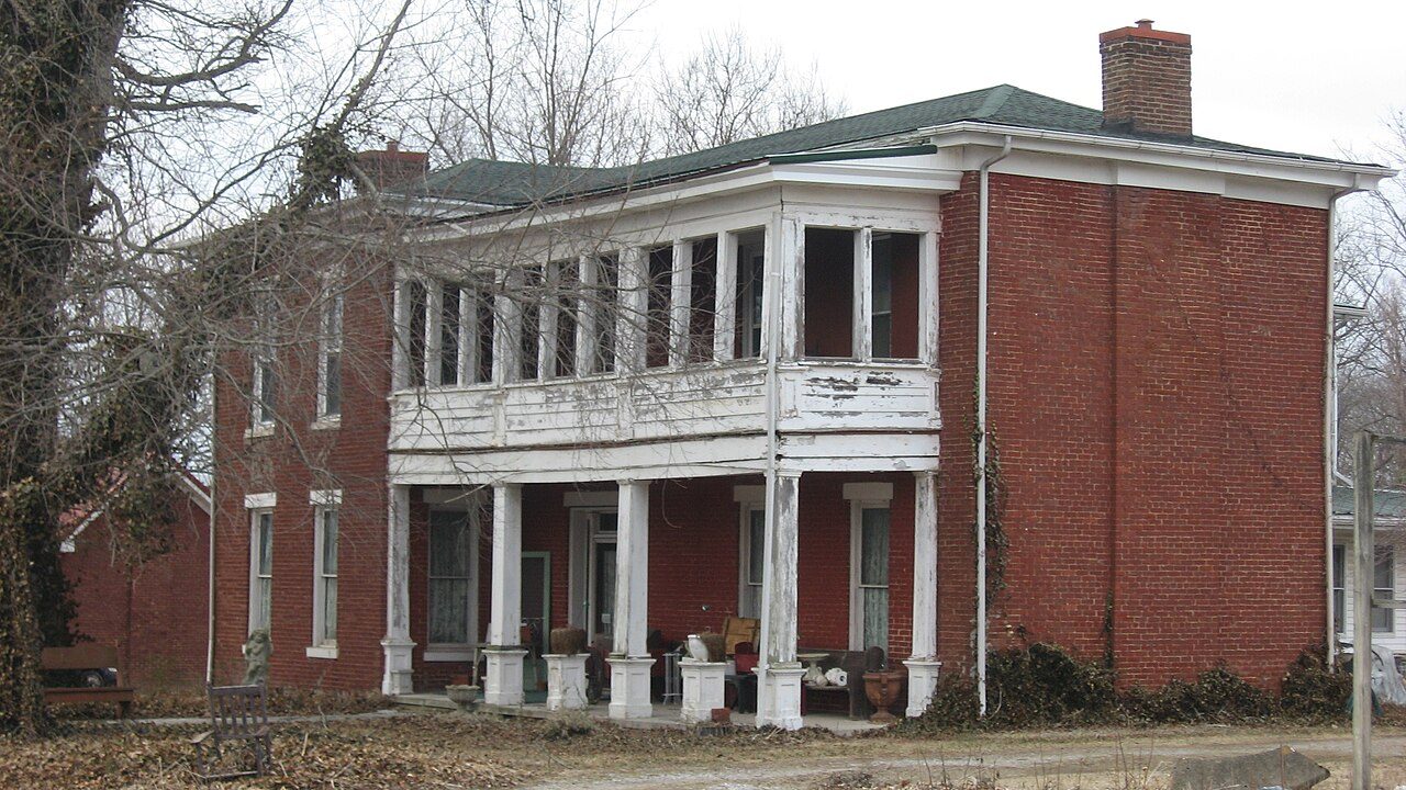 Smiths Grove, KY street scene near Bowling Green, where we provide hail damage roof repair